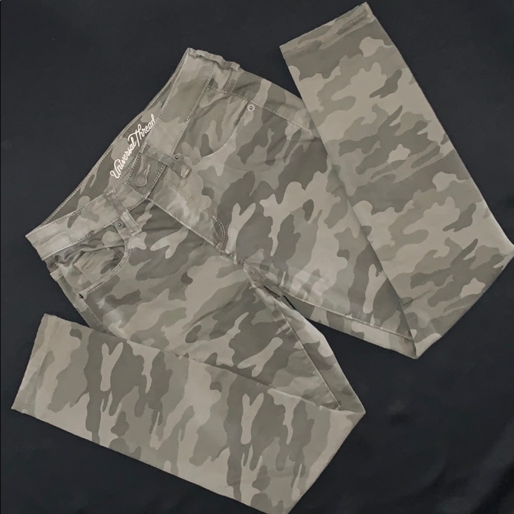 Universal Thread Camo High Rise Skinny Crop